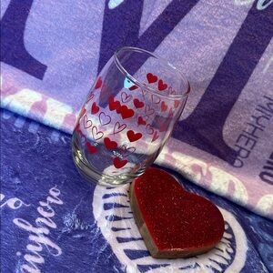 Red Heart Patterned Wine Glass with Red Heart Wood Coaster NWOT